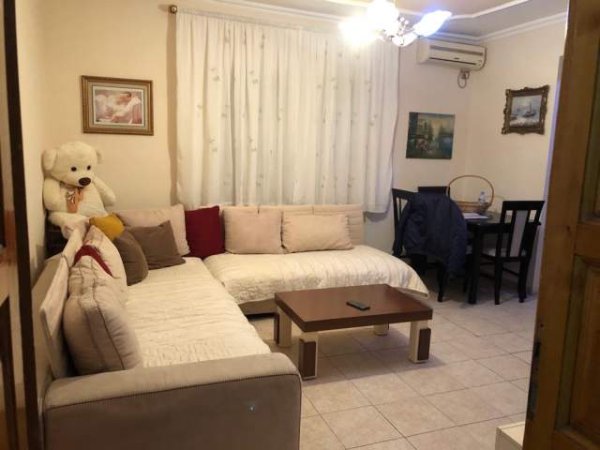 Tirane, jepet me qera apartament duplex Kati 4, 173 m² 350 Euro (Brryl, Tirane)