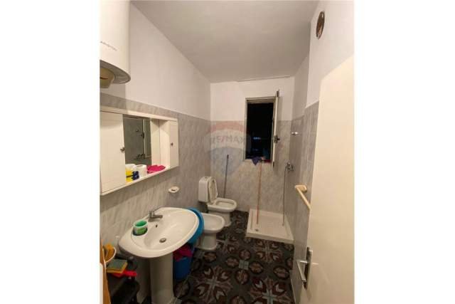 Tirane, jepet me qera apartament Kati 5, 70 m² 450 Euro (myslym shyri)
