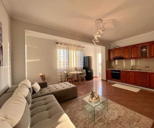 Tirane, jepet me qera apartament 2+1+BLK Kati 7, 95 m² 500 Euro (Ringu)