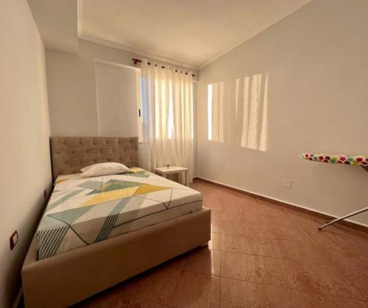 Tirane, jepet me qera apartament 2+1+BLK Kati 7, 95 m² 500 Euro (Ringu)
