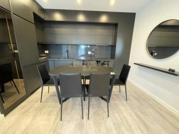 Tirane, jepet me qera apartament 2+1+BLK Kati 4, 92 m² 700 Euro (Porcelan)