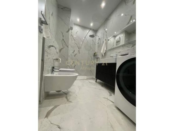 Tirane, jepet me qera apartament 2+1+BLK Kati 4, 92 m² 700 Euro (Porcelan)