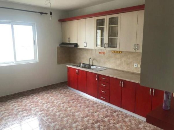 Tirane, jepet me qera apartament 4+1+BLK Kati 4, 130 m² 500 Euro (vace zela)