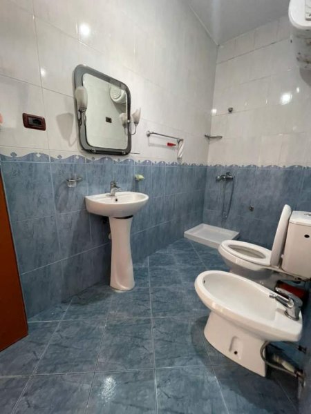 Tirane, jepet me qera apartament 3+1+BLK Kati 2, 140 m² 50.000 Leke (teodor keko)