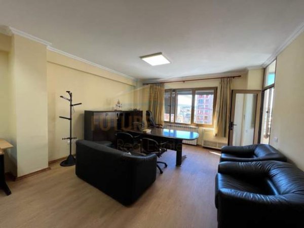 Tirane, jepet me qera apartament 1+1+BLK Kati 7, 60 m² 500 Euro (Rruga e Barrikadave)