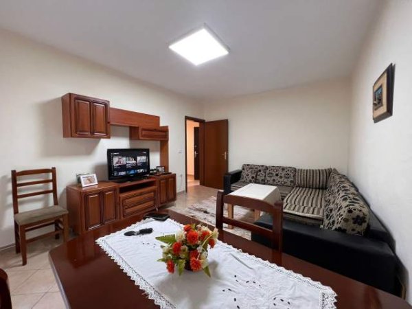 Tirane, jepet me qera apartament 1+1 Kati 1, 65 m² 400 Euro (21 Dhjetori)