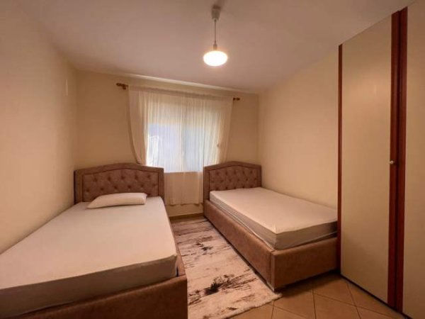 Tirane, jepet me qera apartament 1+1 Kati 1, 65 m² 400 Euro (21 Dhjetori)