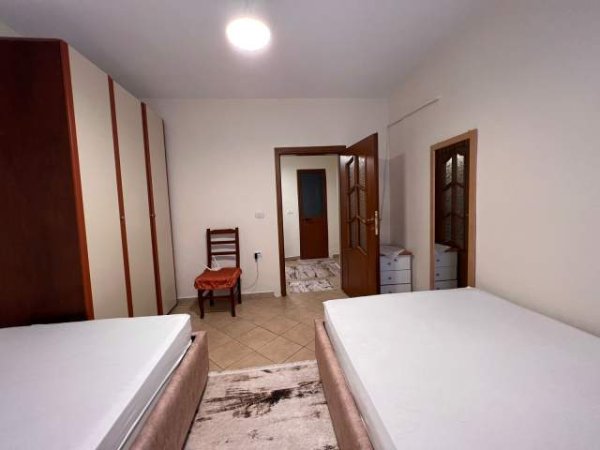 Tirane, jepet me qera apartament 1+1 Kati 1, 65 m² 400 Euro (21 Dhjetori)