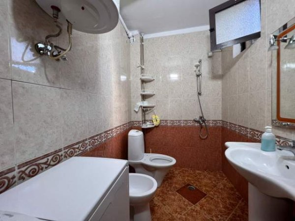 Tirane, jepet me qera apartament 1+1 Kati 1, 65 m² 400 Euro (21 Dhjetori)