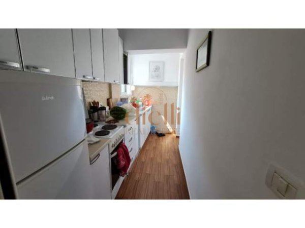 Tirane, shitet apartament 1+1 Kati 4, 55 m² 100.000 Euro (Stacioni i Trenit)