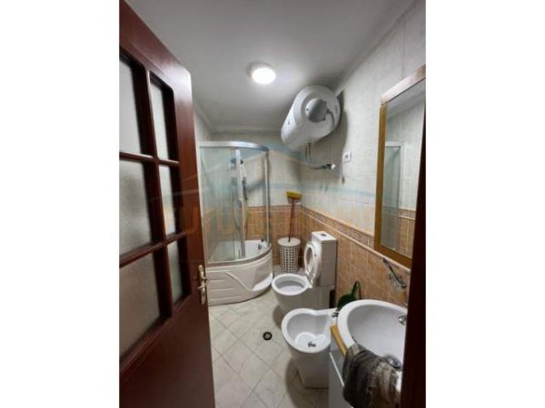 Tirane, jepet me qera apartament 1+1+BLK Kati 7, 60 m² 500 Euro (Rruga e Barrikadave)