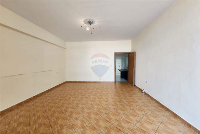 Tirane, shitet apartament 3+1 Kati 2, 105 m² 124000 Euro (Rruga 4 Deshmoret)