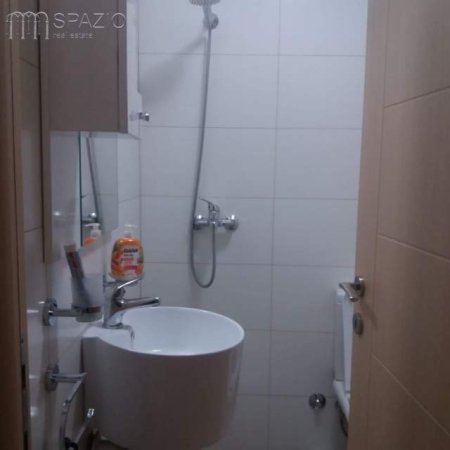 Tirane, jepet me qera dhome Kati 5, 300 Euro (Rruga ''Fortuzi'')