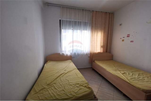 Tirane, jepet me qera apartament 3+1+BLK Kati 5, 138 m² 790 Euro (Dervish Hima)