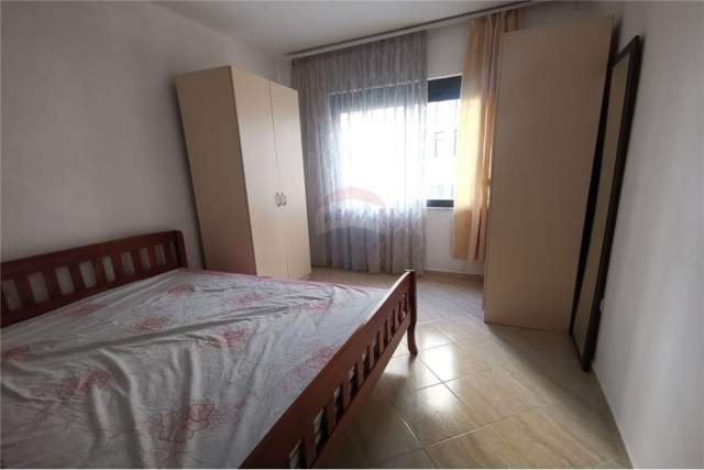Tirane, jepet me qera apartament 3+1+BLK Kati 5, 138 m² 790 Euro (Dervish Hima)