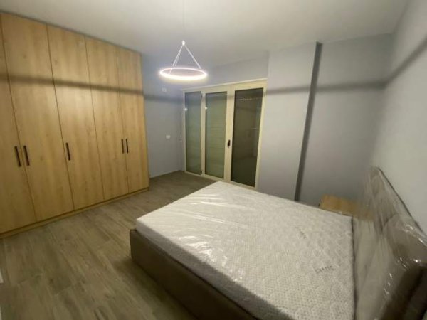 Tirane, jepet me qera apartament 2+1+BLK Kati 6, 120 m² 500 Euro (Stacioni i Trenit)