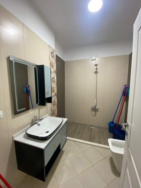 Tirane, jepet me qera apartament 2+1+BLK Kati 6, 120 m² 500 Euro (Stacioni i Trenit)