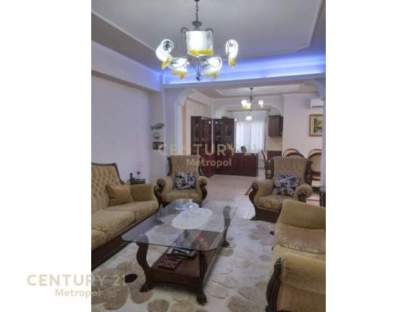 NE ISH BLLOK, SHITET APARTAMENT 3+1+2! Kati 8, 150 m² 300.000 Euro