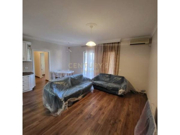 Tirane, jap me qera apartament 2+1+BLK Kati 10, 96 m² 1.000 Euro (ish blloku)