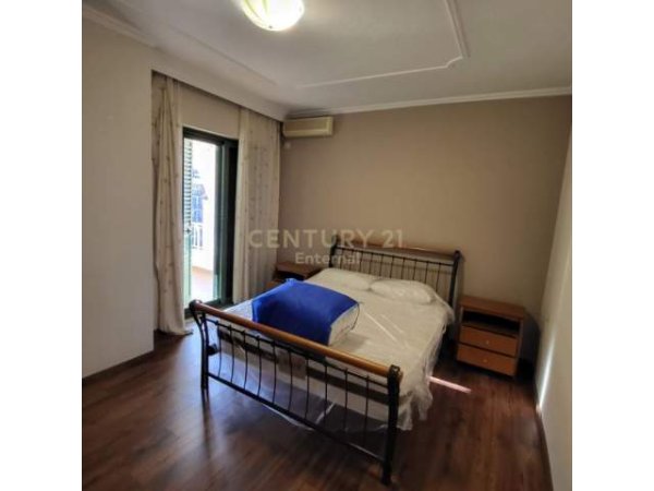 Tirane, jap me qera apartament 2+1+BLK Kati 10, 96 m² 1.000 Euro (ish blloku)