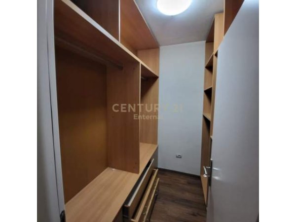 Tirane, jap me qera apartament 2+1+BLK Kati 10, 96 m² 1.000 Euro (ish blloku)