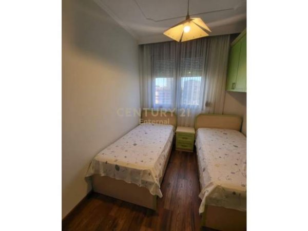 Tirane, jap me qera apartament 2+1+BLK Kati 10, 96 m² 1.000 Euro (ish blloku)