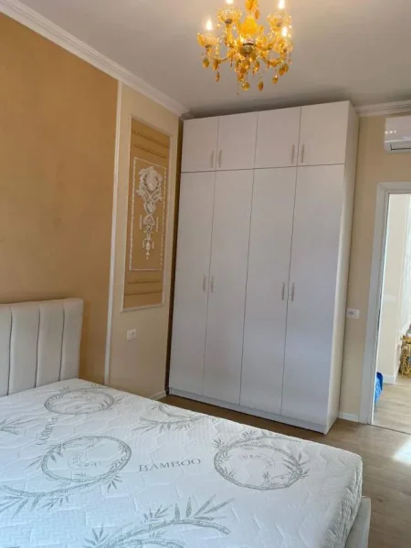 Tirane, jepet me qera apartament 3+1 Kati 6, 115 m² 900 Euro (rruga e Dibres)