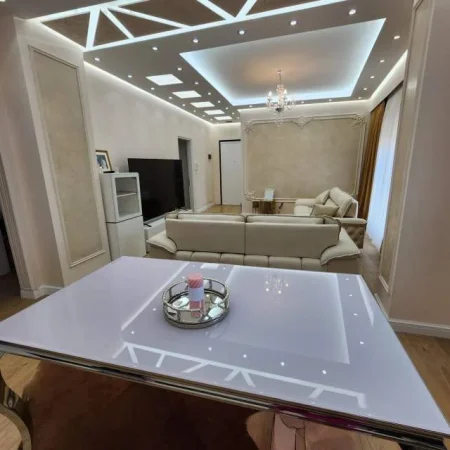 Tirane, jepet me qera apartament 3+1 Kati 6, 115 m² 900 Euro (rruga e Dibres)