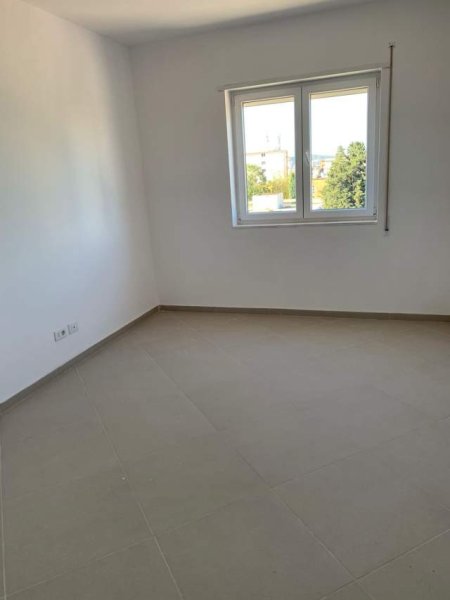 Tirane, jepet me qera apartament 1+1 Kati 2, 70 m² 300 Euro (Pranë  American 2)
