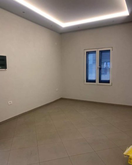 Tirane, jepet me qera apartament 400 Euro (Vaso Pasha)