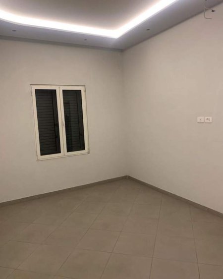 Tirane, jepet me qera apartament 400 Euro (Vaso Pasha)