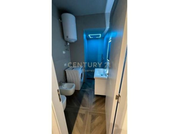 Tirane, jepet me qera apartament 3+1+A+BLK Kati 3, 49 m² 500 Euro (Komuna e Parisit)