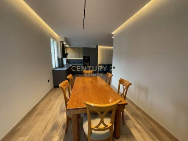 Tirane, jepet me qera apartament 2+1+BLK Kati 7, 110 m² 800 Euro (Nenkalimi i Komunes se Parisit)