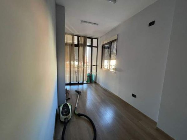 Tirane, jepet me qera apartament 2+1+BLK Kati 5, 125 m² 1.200 Euro (Liqeni i Tiranes)