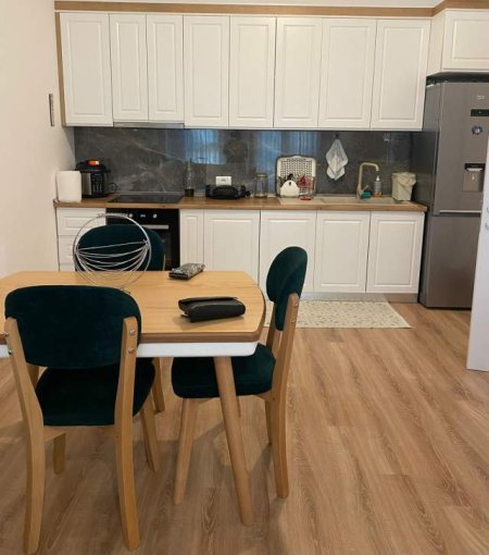 Tirane, jepet me qera apartament 2+1 Kati 4, 700 Euro (Kompleksi sq21)