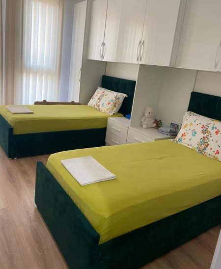 Tirane, jepet me qera apartament 2+1 Kati 4, 700 Euro (Kompleksi sq21)