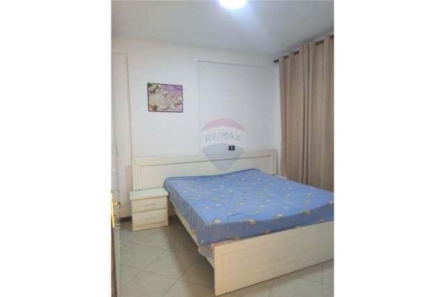 Tirane, jepet me qera apartament 2+1 Kati 1, 85 m² 400 Euro (tefta tashko pazari ri)