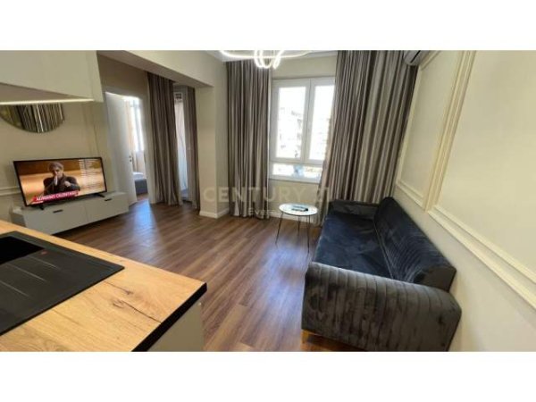 Tirane, jepet me qera apartament 3+1+A+BLK Kati 3, 49 m² 500 Euro (Komuna e Parisit)