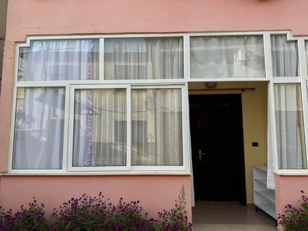 Tirane, jepet me qera apartament 1+1 Kati 0, 40 m² 250 € (Selaudin Zorba_Spitalet)