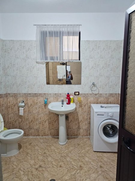 Tirane, jepet me qera apartament 1+1 Kati 0, 50 m² 300 € (Besim Fagu_afer Spitaleve)