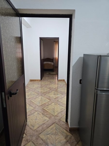 Tirane, jepet me qera apartament 1+1 Kati 0, 50 m² 300 € (Besim Fagu_afer Spitaleve)