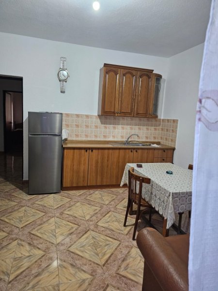 Tirane, jepet me qera apartament 1+1 Kati 0, 50 m² 300 € (Besim Fagu_afer Spitaleve)