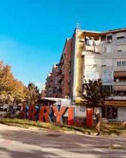 Tirane, jepet me qera apartament 3+1 Kati 2, 185 m² 650 € (Brryl)