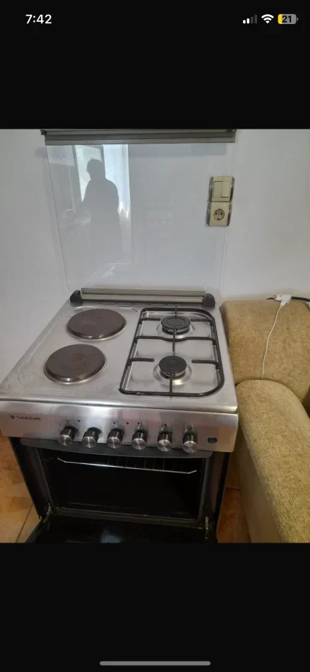 Tirane, shes sobe Sobe Fratelli Onufri