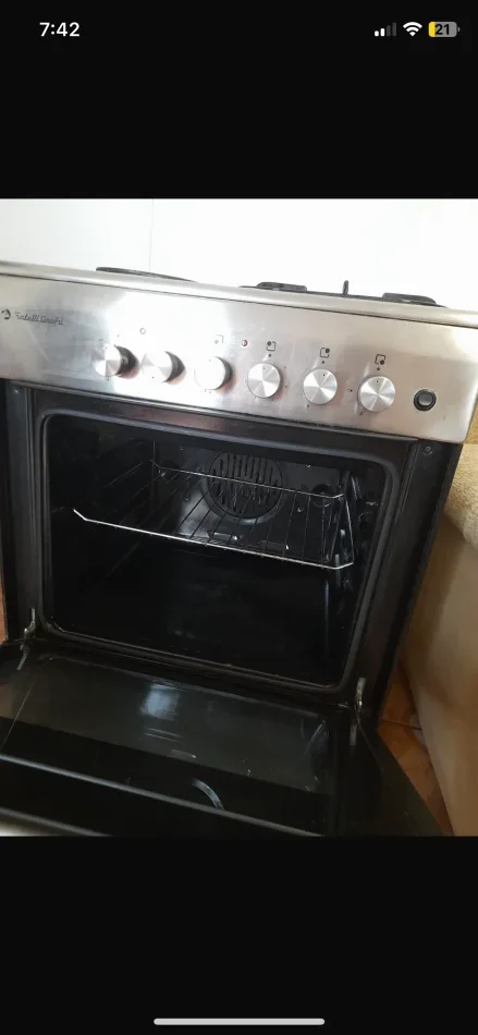 Tirane, shes sobe Sobe Fratelli Onufri