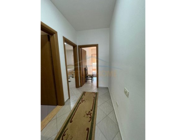 Tirane, jepet me qera apartament 2+1+Ballkon Kati 5, 110 m² 450 € (Unaza e Re)