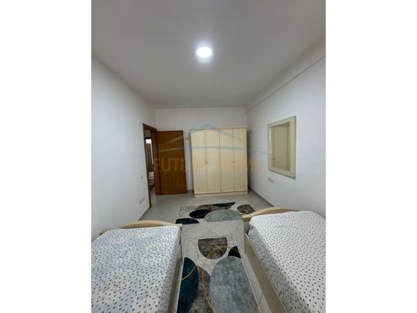 Tirane, jepet me qera apartament 2+1+Ballkon Kati 5, 110 m² 450 € (Unaza e Re)
