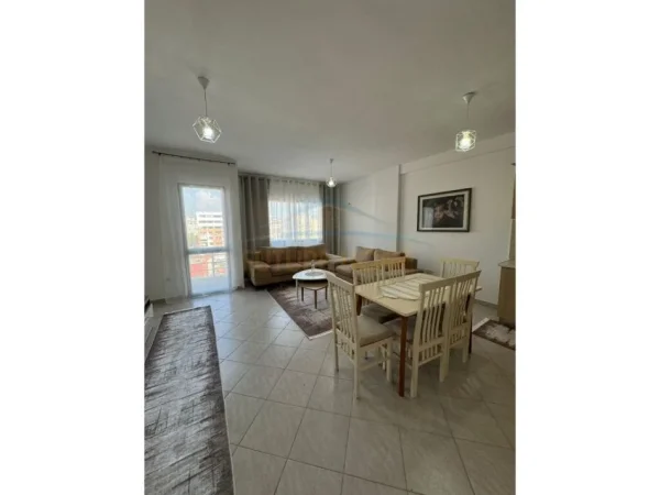 Tirane, jepet me qera apartament 2+1+Ballkon Kati 5, 110 m² 450 € (Unaza e Re)