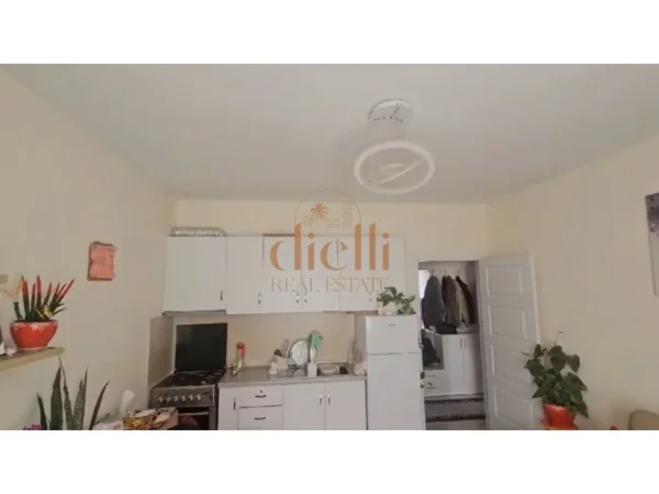 Tirane, shitet apartament 1+1+Ballkon Kati 5, 57 m² 108.000 € (ISH FUSHA E AVIACIONIT)