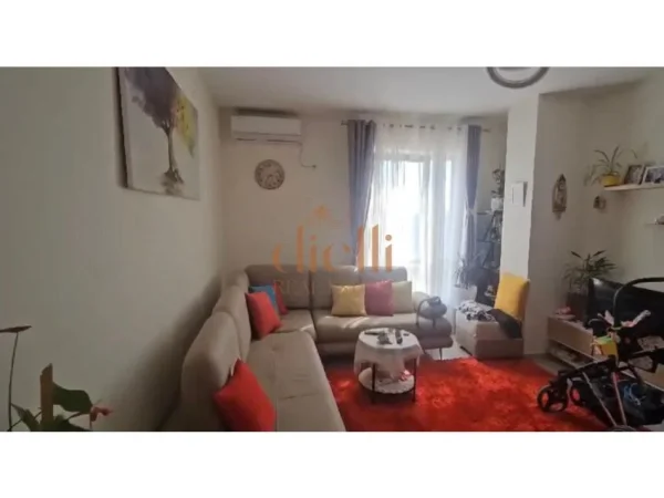 Tirane, shitet apartament 1+1+Ballkon Kati 5, 57 m² 108.000 € (ISH FUSHA E AVIACIONIT)